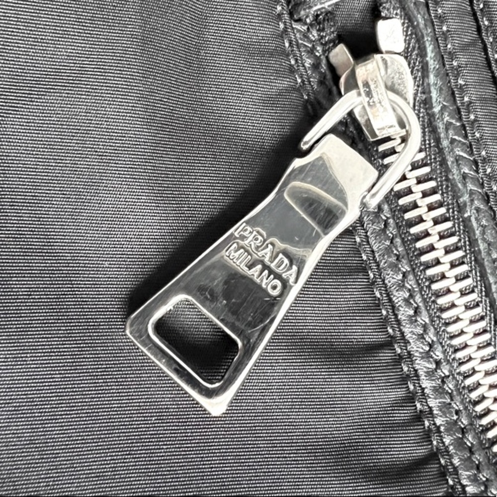 Authentic Reversible Prada bag - Picture 6 of 9